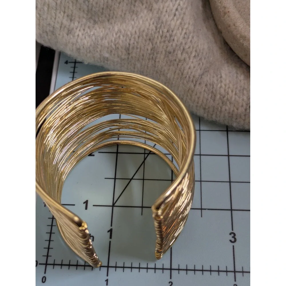 Strand gold tone